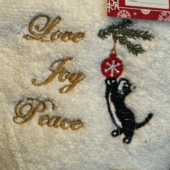NWT 2 Pc. Hand Towels Set “Love Joy Peace” with Cat Playing with Ornament - Picture 3 of 4
